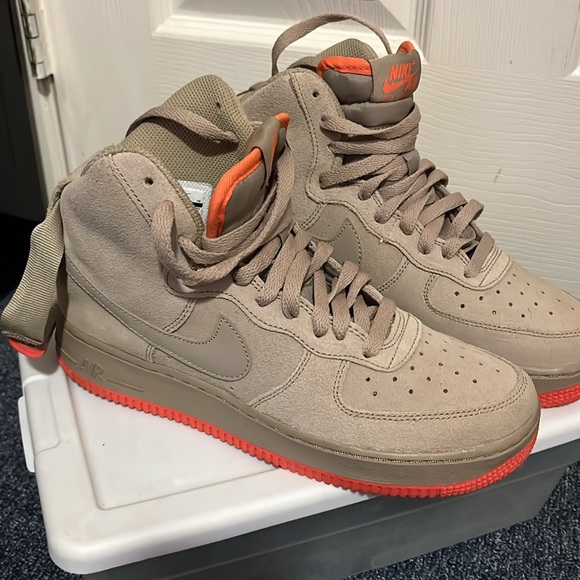 Nike AF1 Cream and Neon Orange Uptown’s Suede - Picture 4 of 7
